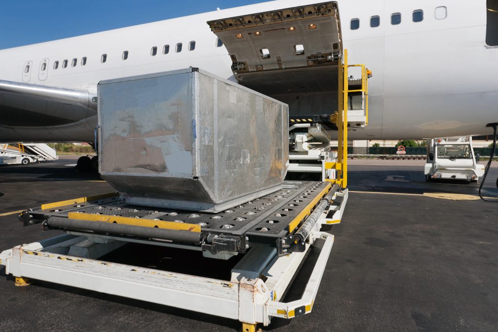 Kuehne+Nagel zredukuje emisje z transportu lotniczego Google Cloud dzięki zastosowaniu zrównoważonego paliwa lotniczego