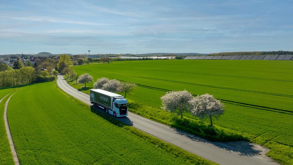 Scania i VELUX testują elektryczny transport z wykorzystaniem AI