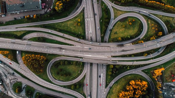 Od Kanału Sueskiego do Bałtyku. Jak geopolityka zmienia światowe szlaki transportowe