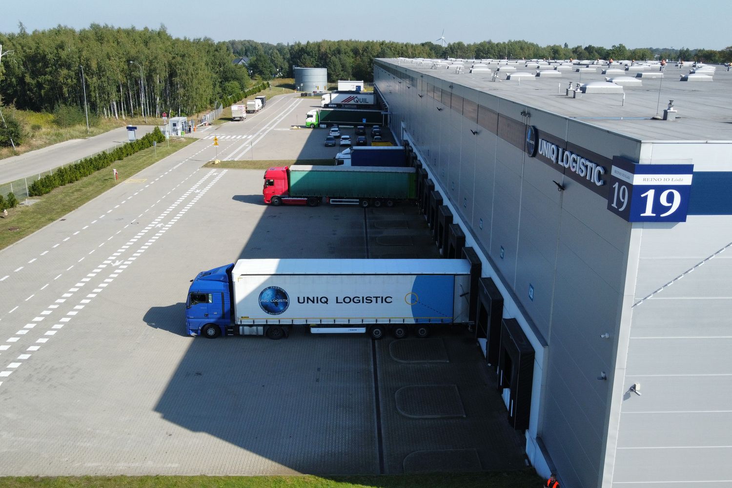 Czym się kierować przy wyborze firmy transportowej? Kluczowe kryteria wyboru