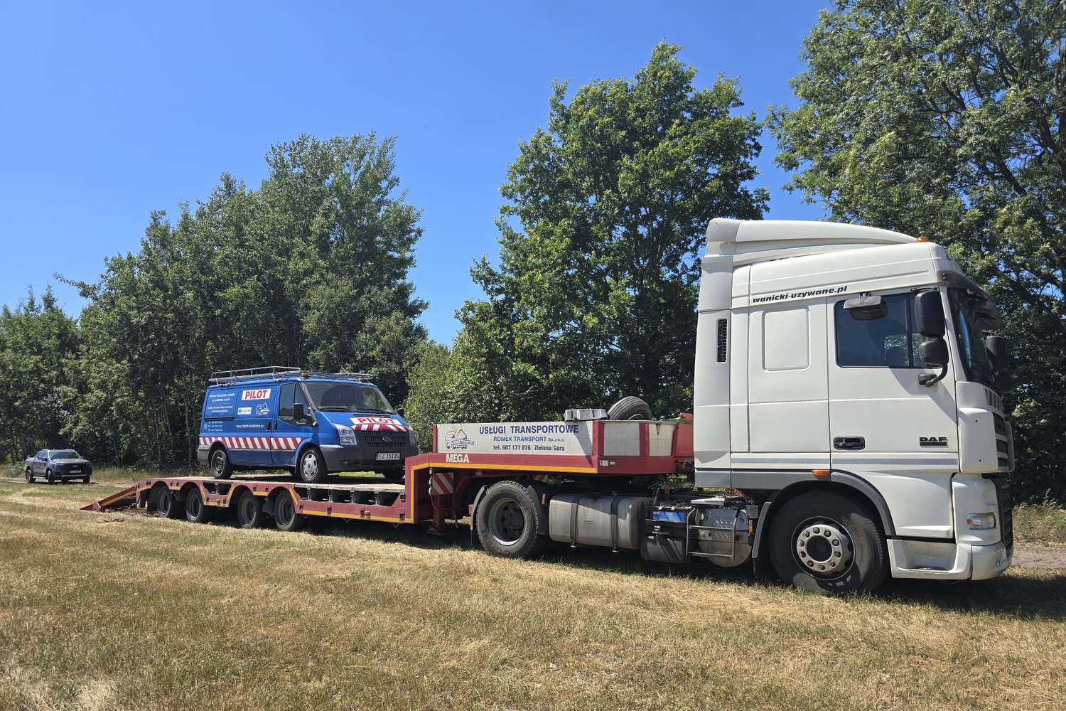 Transport niskopodwoziowy maszyn budowlanych – jak zaplanować przewóz ciężkiego sprzętu?