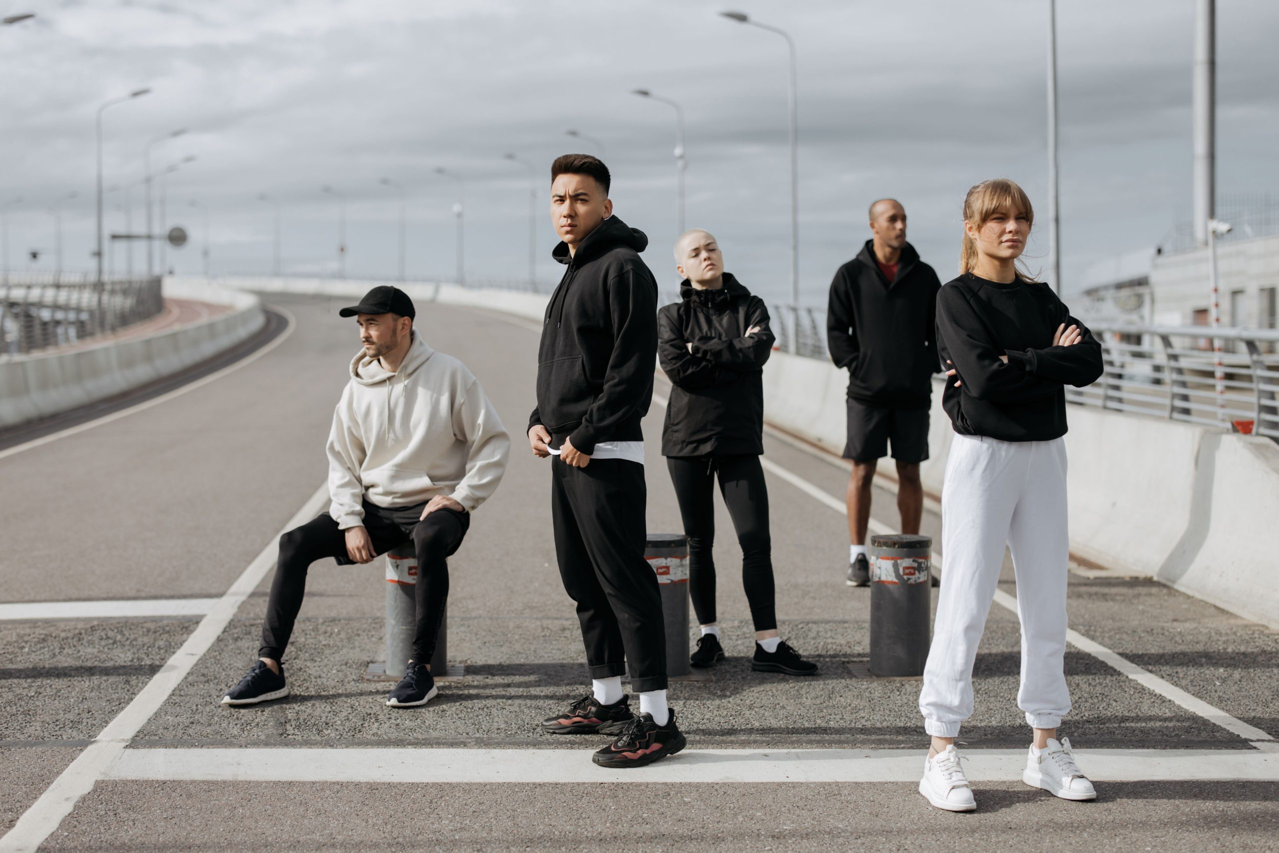 Odzież sportowa z nadrukiem na zamówienie – co warto wiedzieć przed zakupem?