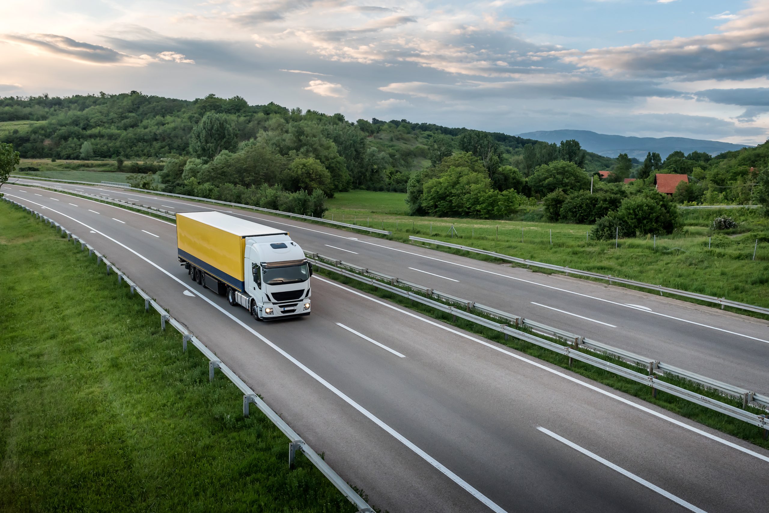 Firmy transportowe i logistyczne powoli ruszają z miejsca